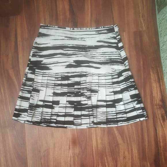 Banana Republic Dresses & Skirts - 🛍3/$30🛍  Banana Republic Sz 00P pleated skirt